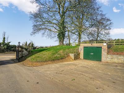 SINGLE GARAGE